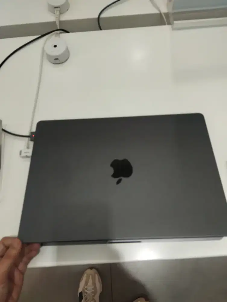 MACBOOK PRO 14 INCH M5 16 1TB