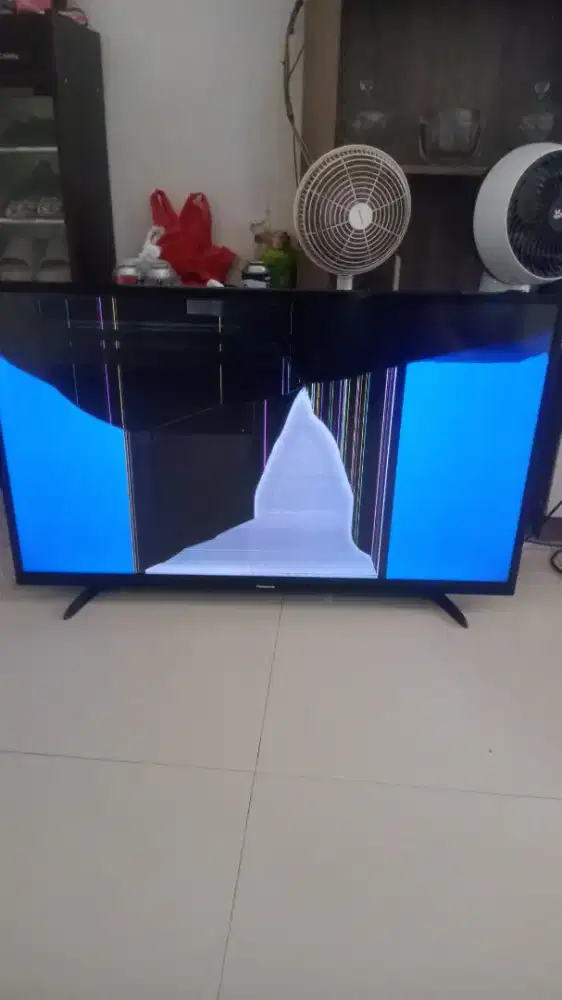 TV LED 43iN Pecah..Angga Jual Mesin aj Unit TV aj