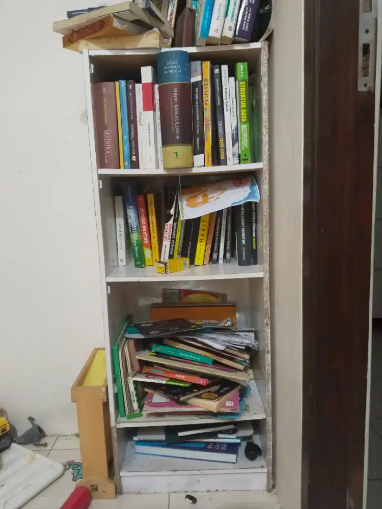 Rak buku layak pakai