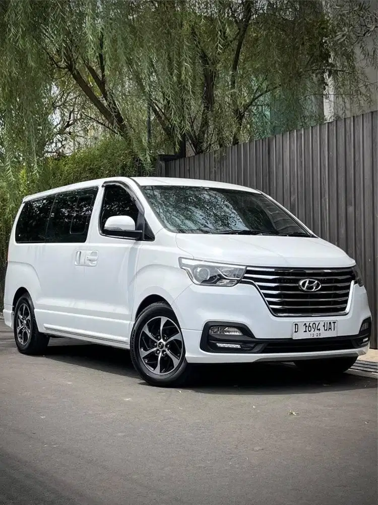 Hyundai H1 Diesel Royale CRdi 2018 putih bandung