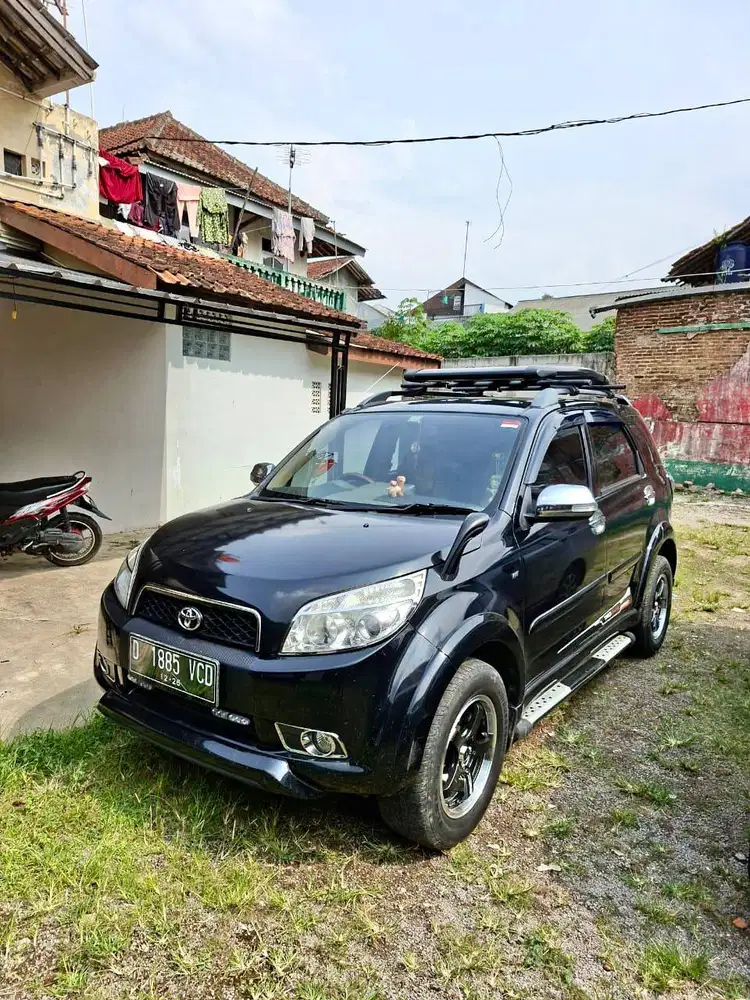 DIJUAL: Toyota Rush Type S 2010 Matic – Hitam Elegan