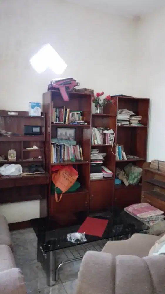 Lemari buku jati lawas