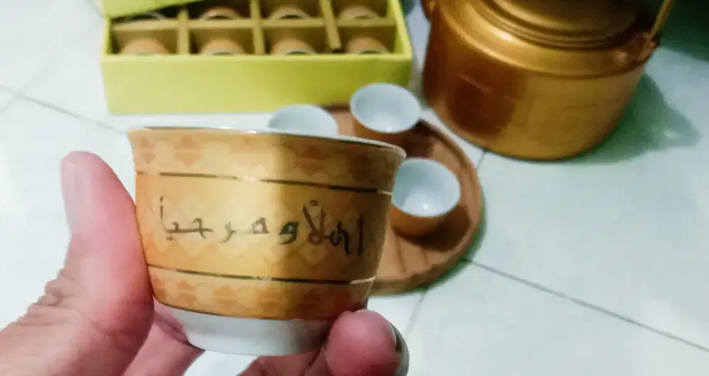 Teko dan cangkir, gelas zam zam