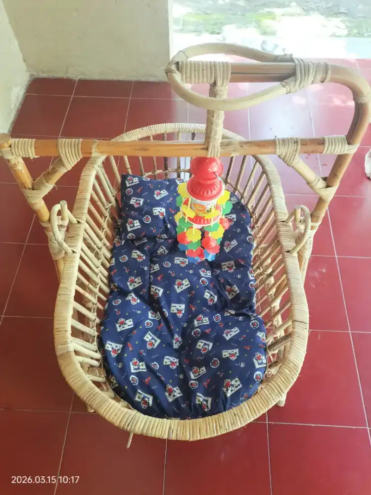 Ayunan bayi/ tempat tidur bayi rotan