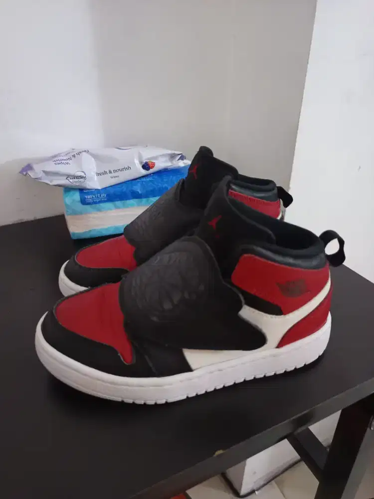 Sepatu tinggi anak model AJ