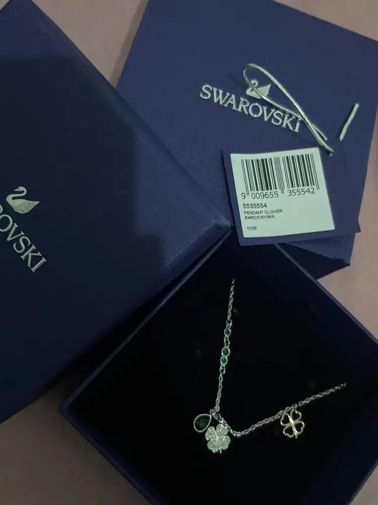 swarovskii clover pendant