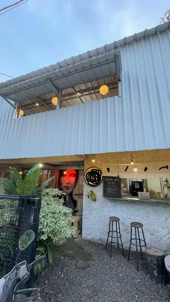 DI JUAL / TAKE OVER RUMAH SEKALIGUS KAFE