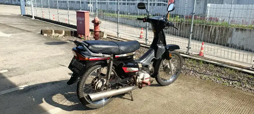 Dijual motor Astrea Prima tahun 2000