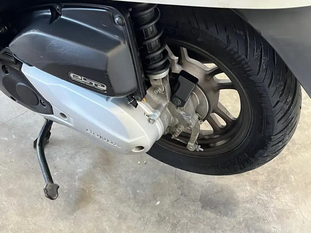 SCOOPY PRESTIGE PUTIH 2022