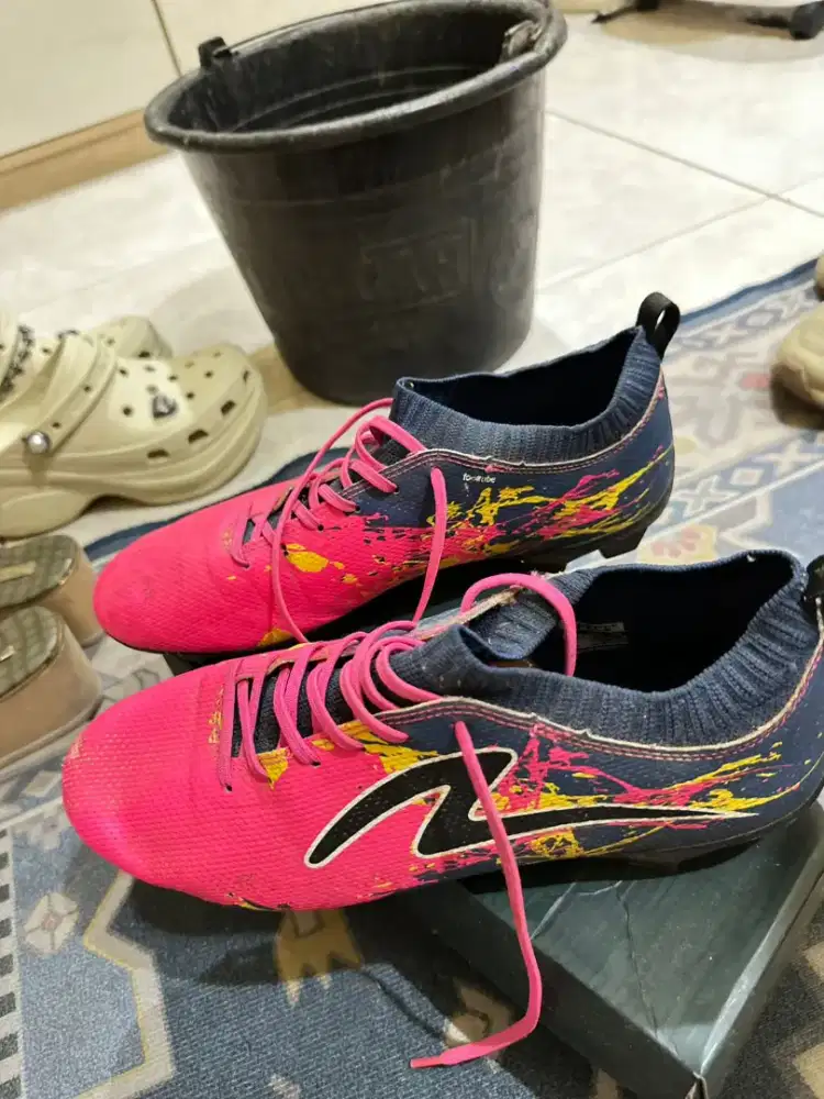 Dijual sepatu bola specs original uk 42