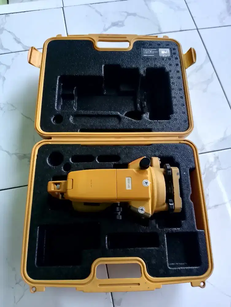 THEODOLITE TOPCON DT 209