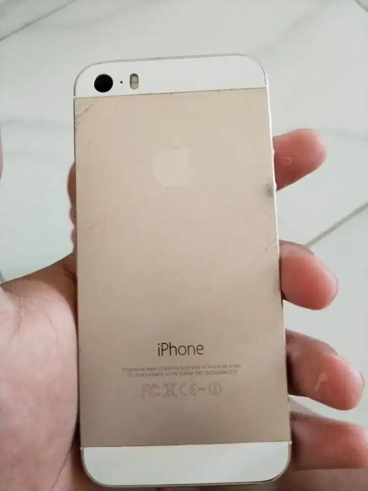 Hp iPhone 5s warna putih