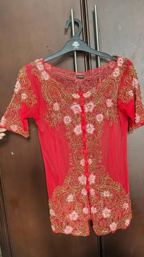Jual Preloved Kebaya Wisuda 1 set Tangan Pendek - Merah