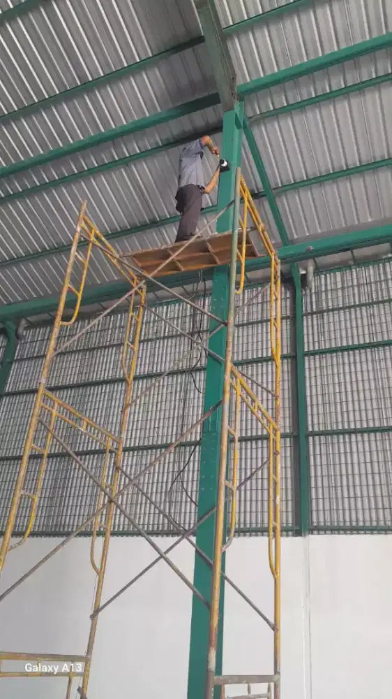 Tukang cctv dan listrik