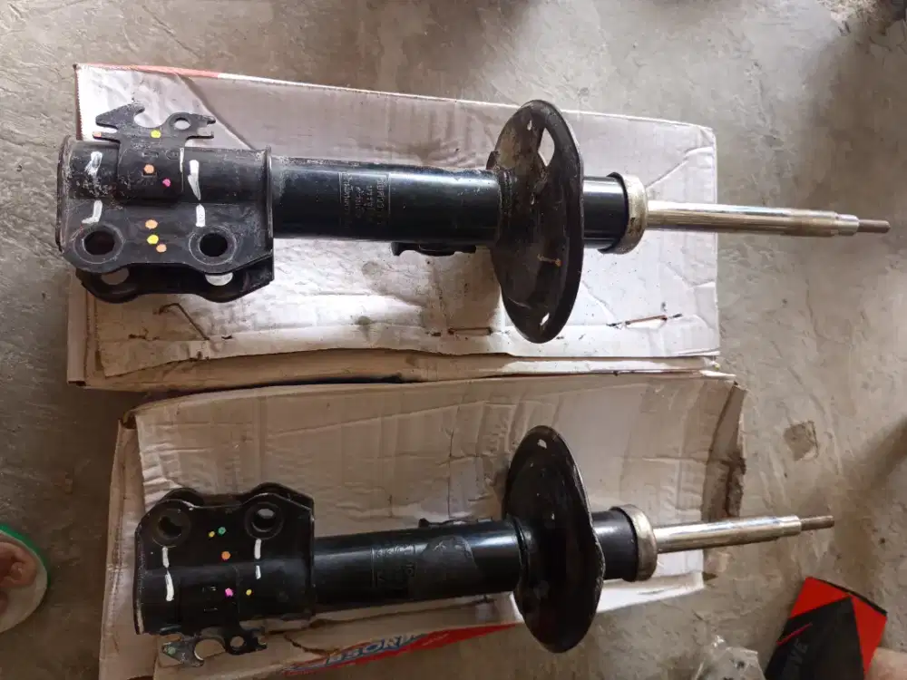 Shockbreaker depan Toyota Yaris bakpao