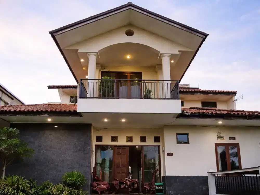 Kesempatan Langka! Rumah + Kantor View Kota Bandung di Arcamanik