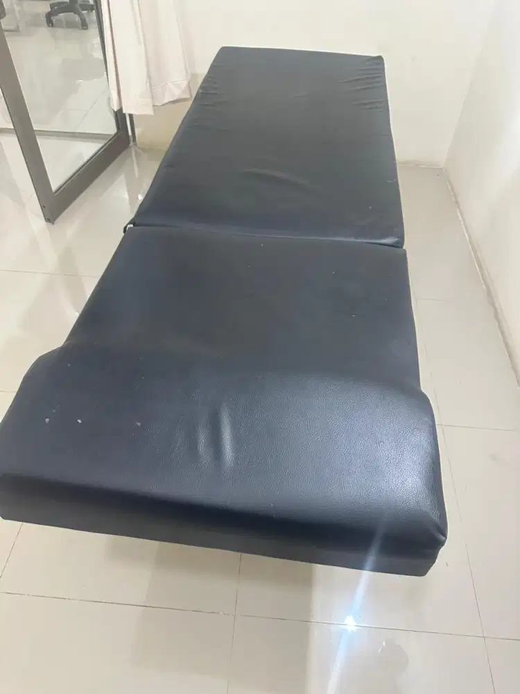 Kasur facial / eyelash bekas pemakaian 1 tahun komdisi baru