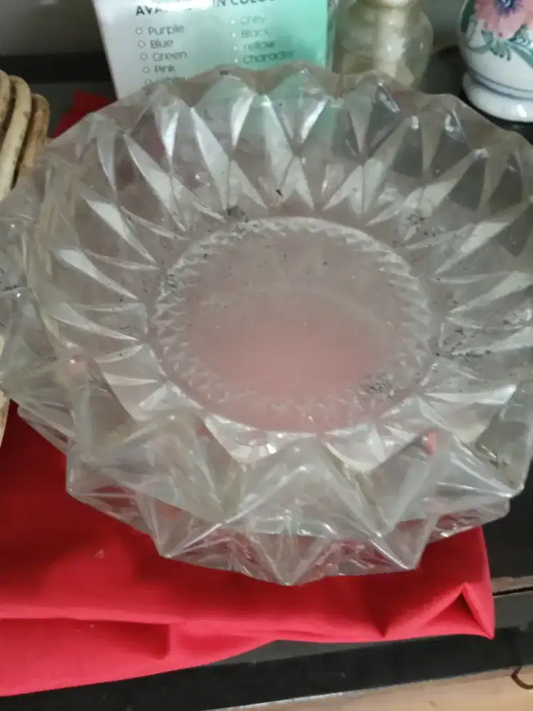 Asbak kaca bergelombang