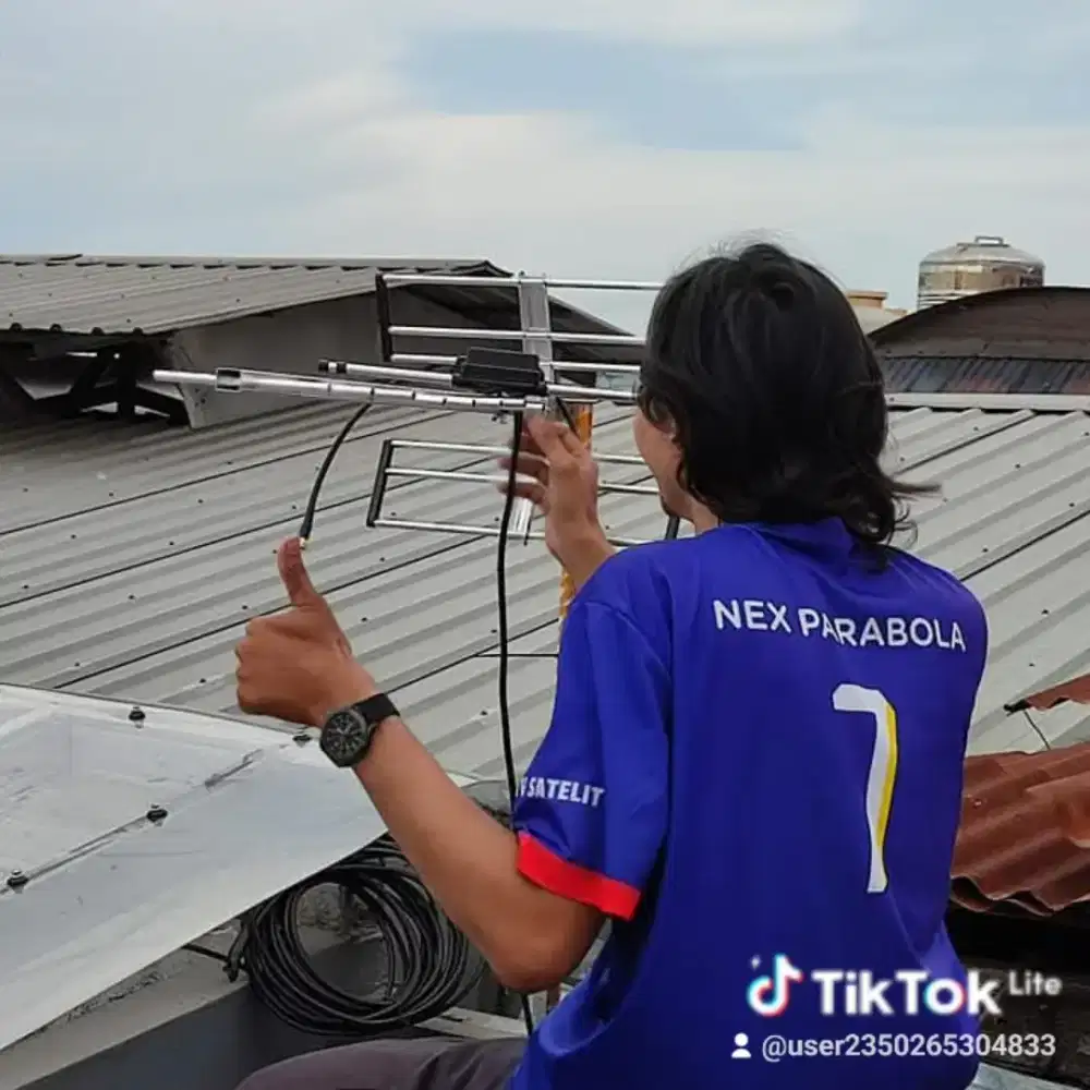Uhf Antena digital dan Parabola Antena Satelit