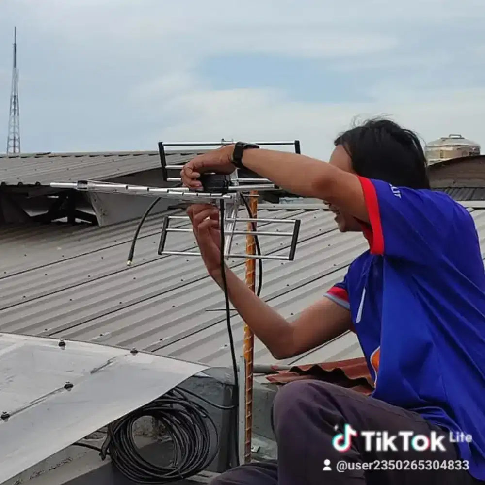 Uhf Antena Wonokromo dan Antena parabola