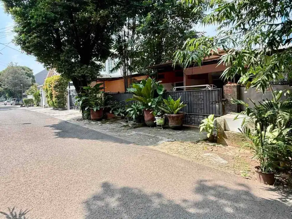 Jual Rumah Kebayoran Baru Dekat Sudirman, SHM, LT 274 m², Lokasi Strategis