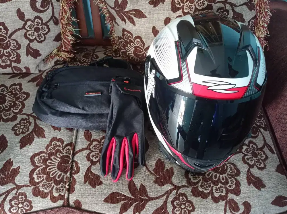 helm Zeus sangat mulus M