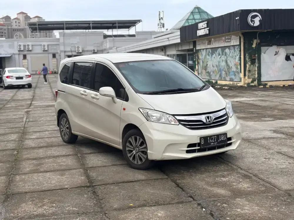Low KM Honda Freed SD AT Matic 2012 / 2013 Play Ganjil