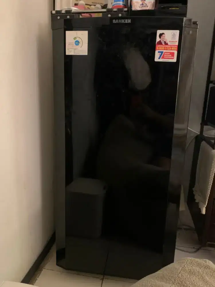 Kulkas sanken 1 pintu freezer besar 180 liter full hitam