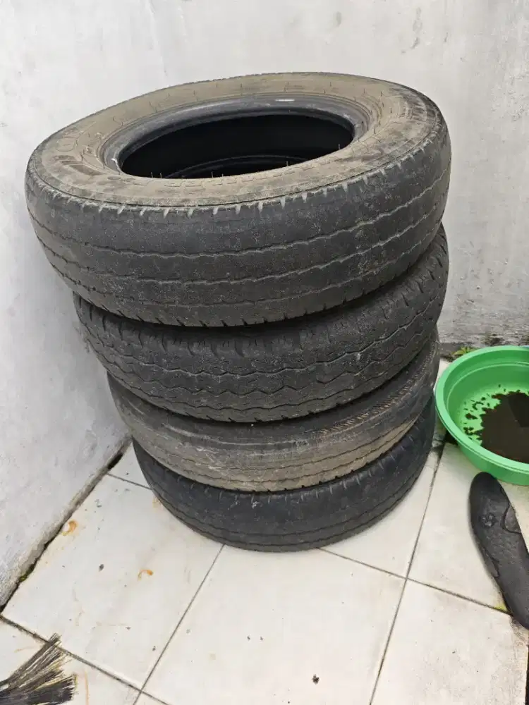 Dijual ban bekas dan shockbreker grandmax