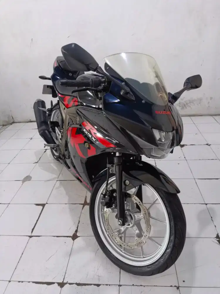 GSX R  150 thn 2017 hitam