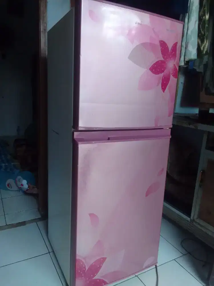 Kulkas Sharp normal dingin Joss mantab berfungsi dengan baik