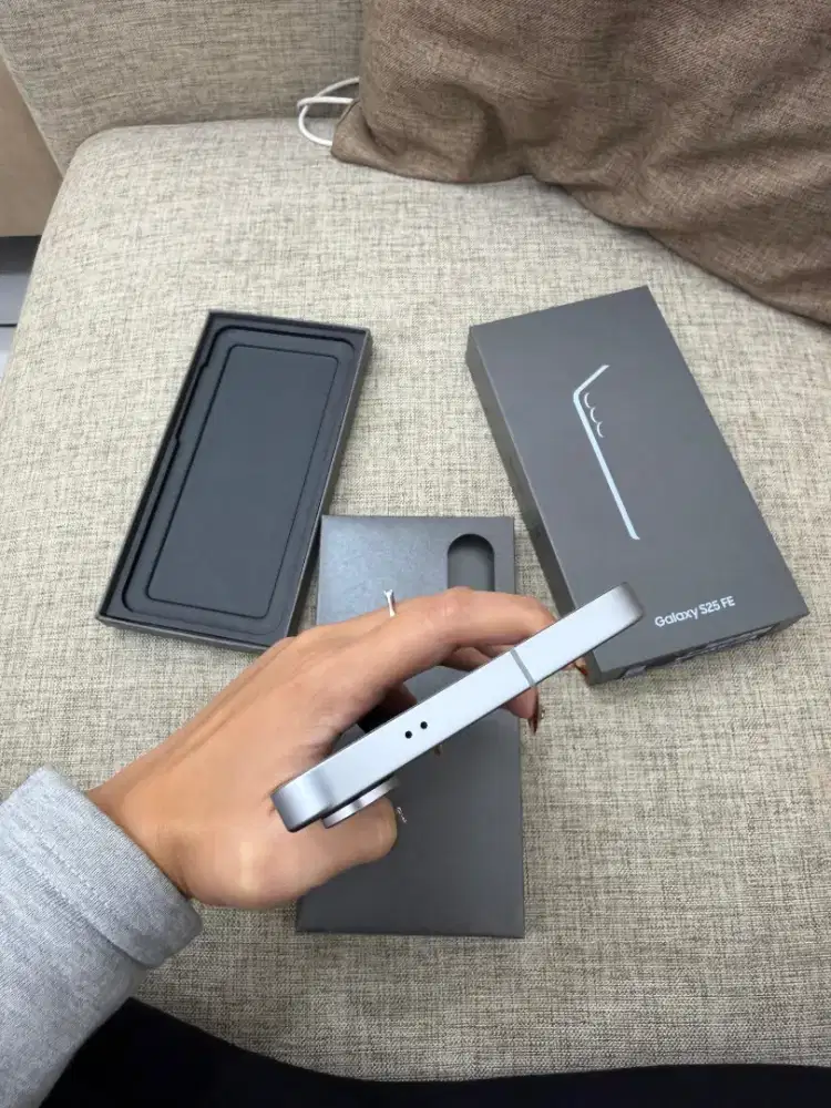 Samsung s25 fe 8/256 likenew