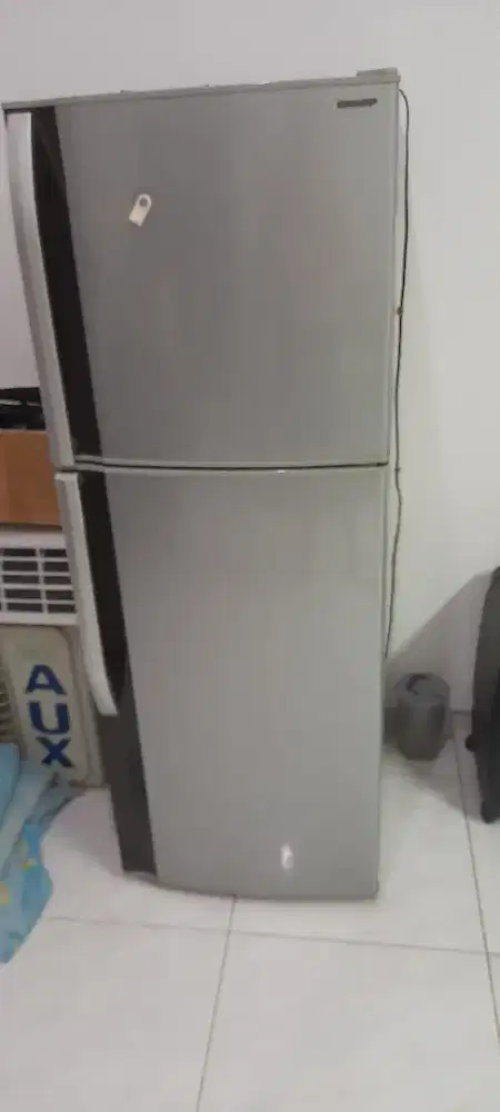 Kulkas sharp dua pintu