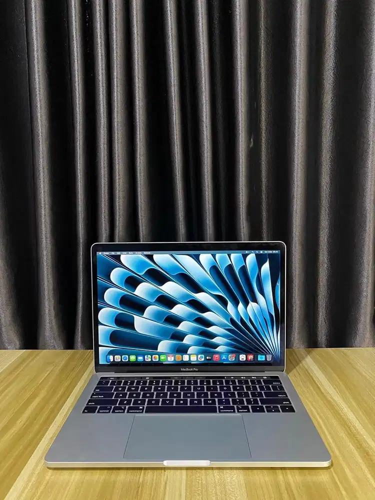 MacBook Pro 13 2019 i5/8/256GB