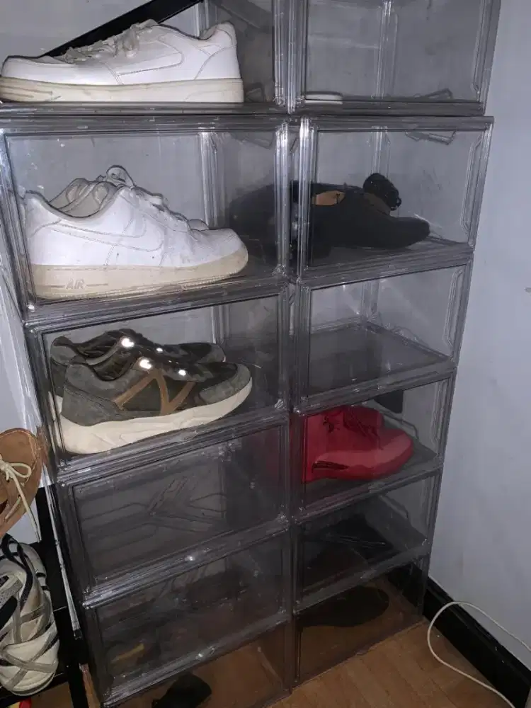 Box sepatu akrilik