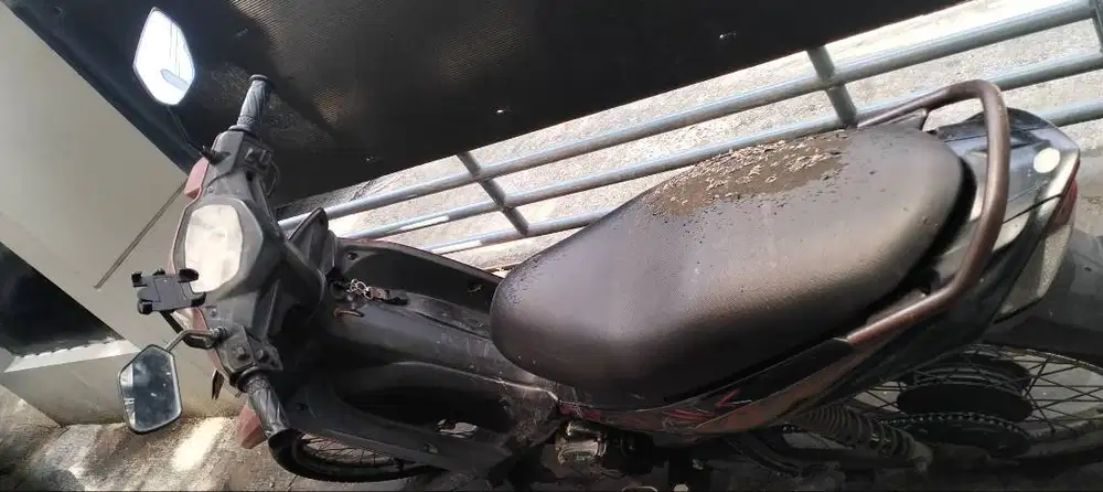 vega zr warna merah hitam