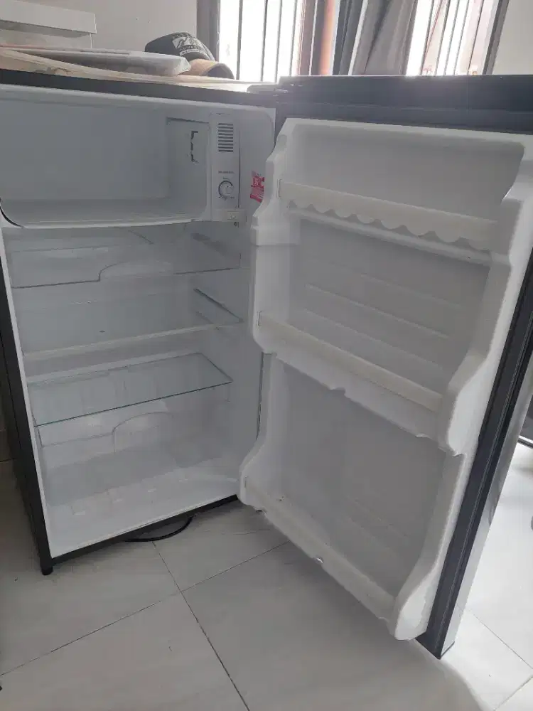 Dijual kulkas second sharp 1 pintu sjx