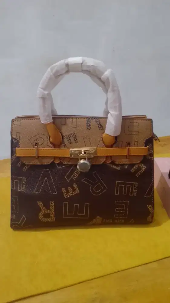 Dijual tas merek malaysia