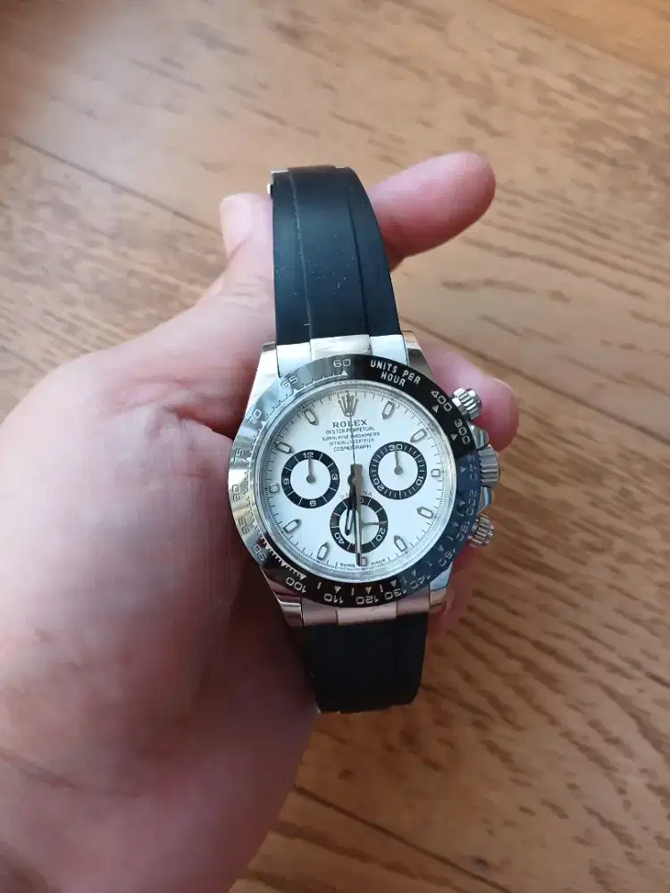 Rolex Cosmograph Daytona dengan bezel tachymetric