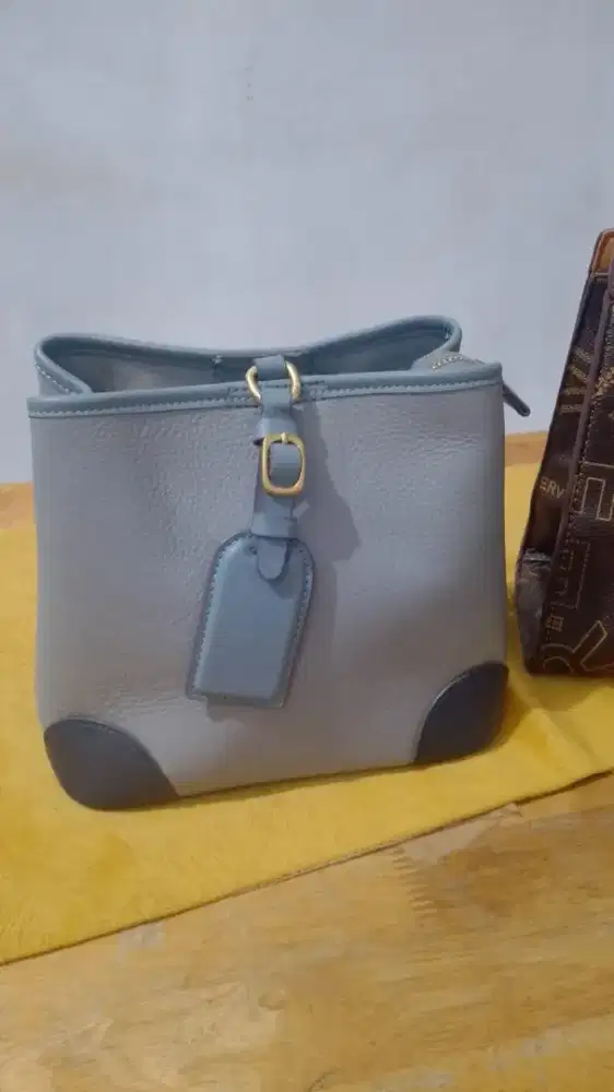 Dijual tas merek malaysia