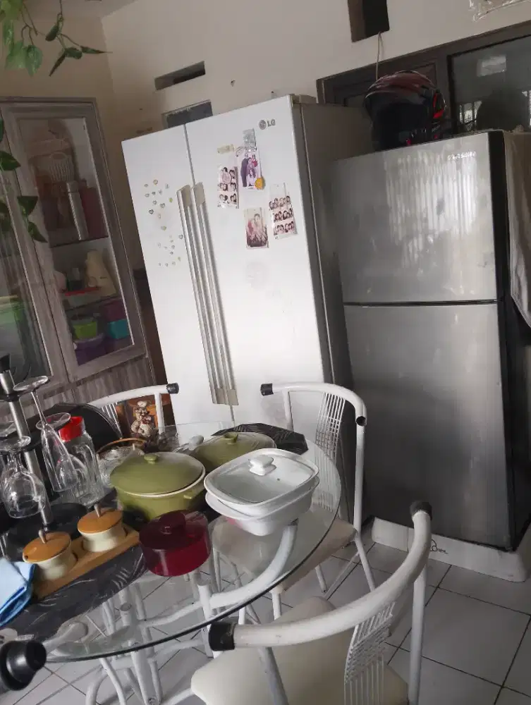 Menjual kulkas bekas msh mulus