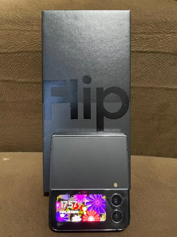 Samsung z flip 4 8/256 resmi mulus