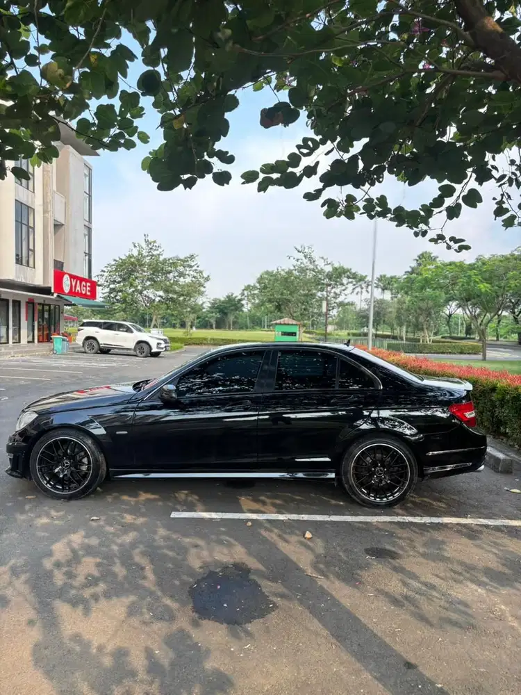 Mercedes-Benz C180 2011 Bensin