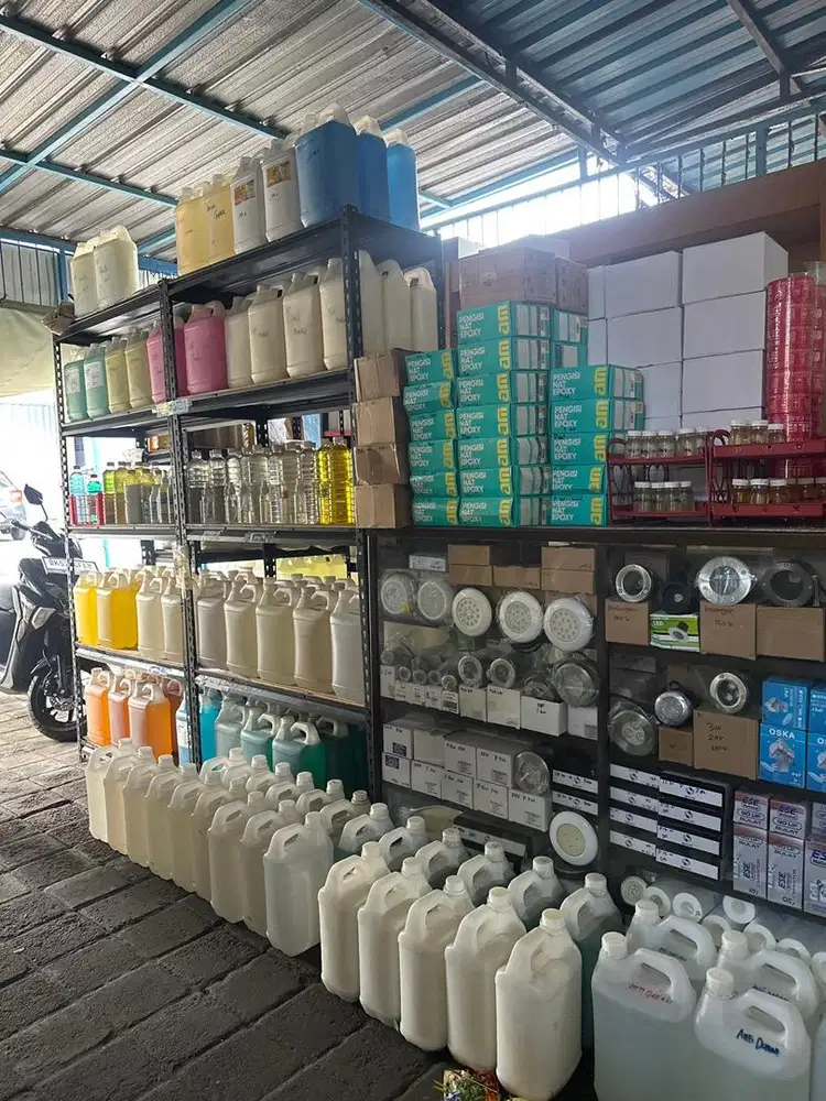 Dibutuhkan karyawan dan karyawati toko dan gudang