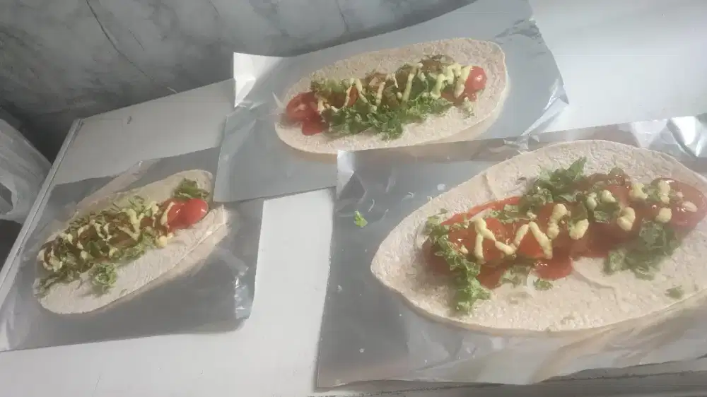 Seorang wanita berusia diatas 30 thn yng sangat membutuhkan pekerjaan.