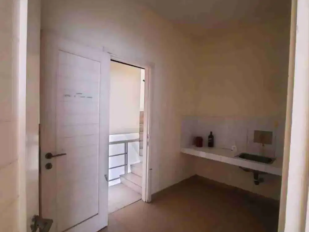 Disewakan Rumah di Crown Golf Boulevard PIK