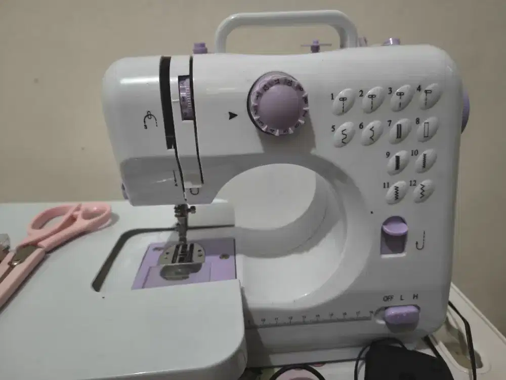 Mesin Jahit Portable 705 A