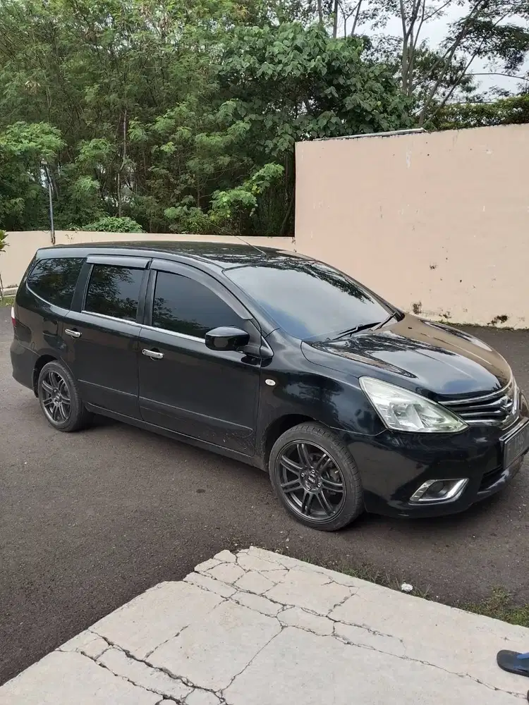 Di jual nissan grand livina 2013