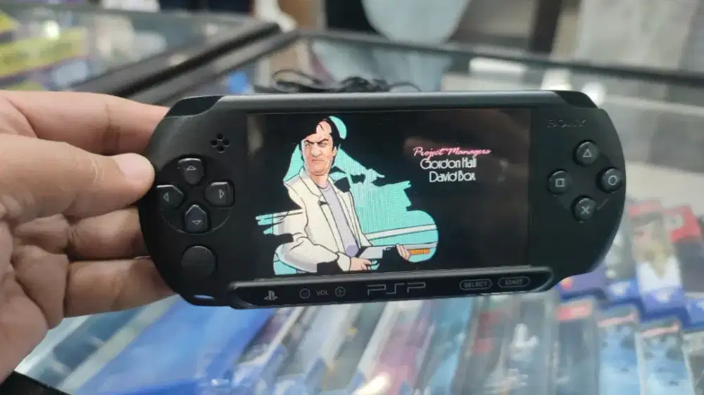 PSP STREET HITAM 8GB MULUS