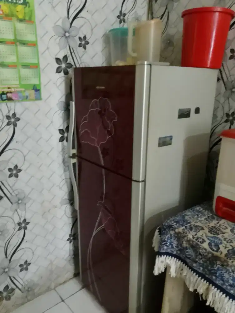 Jual kulkas pintu 2 merk Polytron